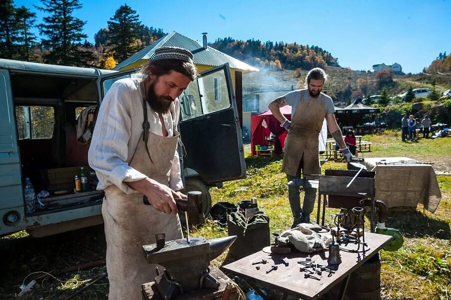 Изделия кубанских ремесел. Вакуленко, е. Ткачество ремесло. Мастера на кубани. Кузнечное дело на кубани у казаков.