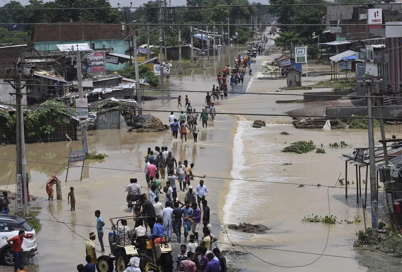 Ливневые дожди Индия. Наводнение Индии 2017 год. Страшное наводнение. Наводнение в Азии.