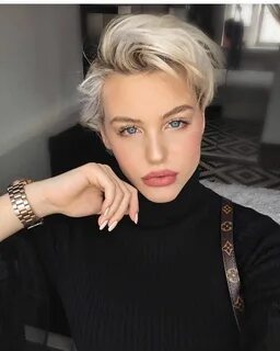 Короткая стрижка для женщин блонд