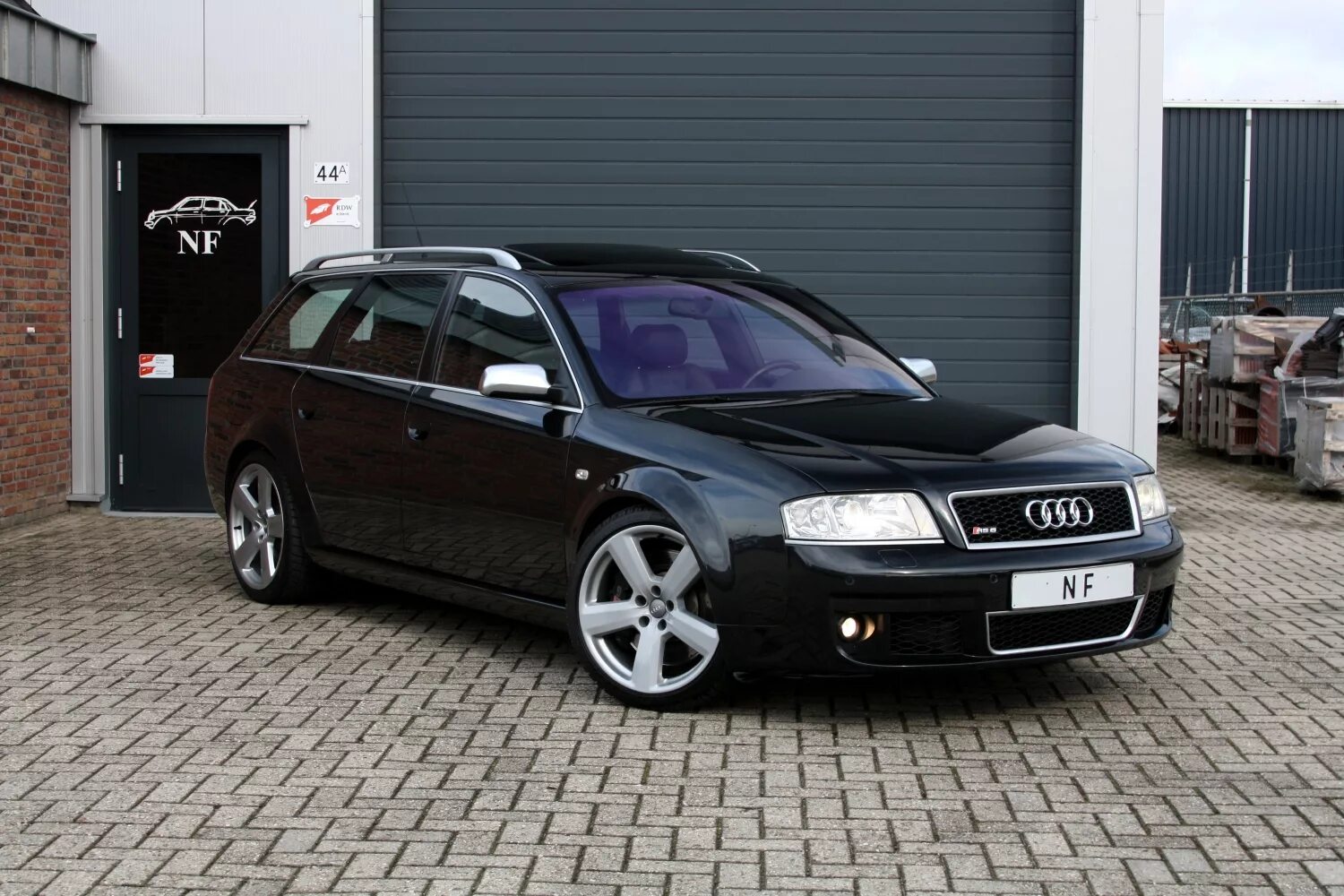 Двери a6 c5. Audi a6 c5 Авант. Audi a6 c5 avant Black. Audi rs6 c5 avant Tuning. Rs6 с5 avant.