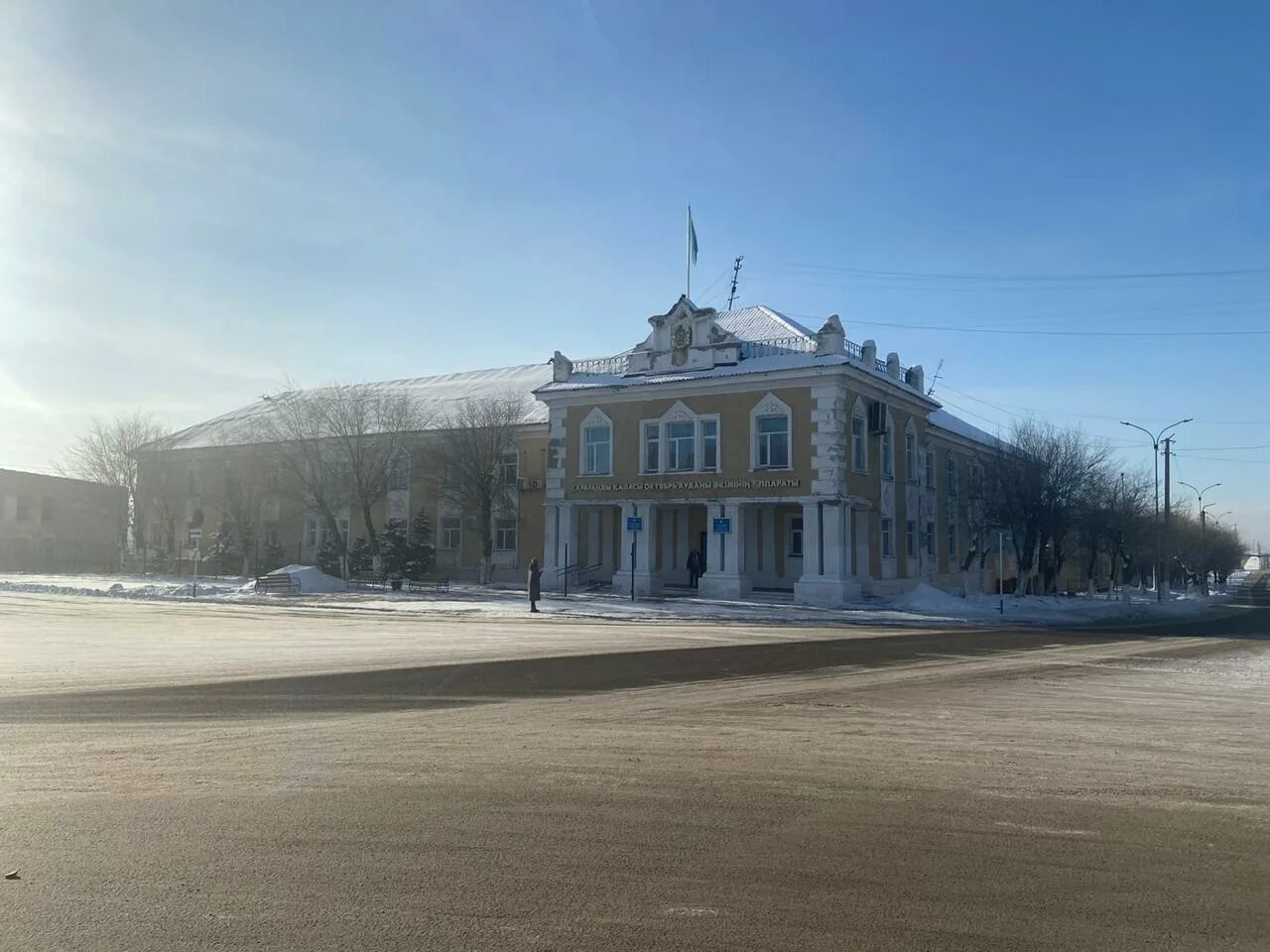 Поселок караганда. Октябрьский акимат. караганда октябрьский район. октябрьский акимат кр. фото акимат 52 школы караганда.