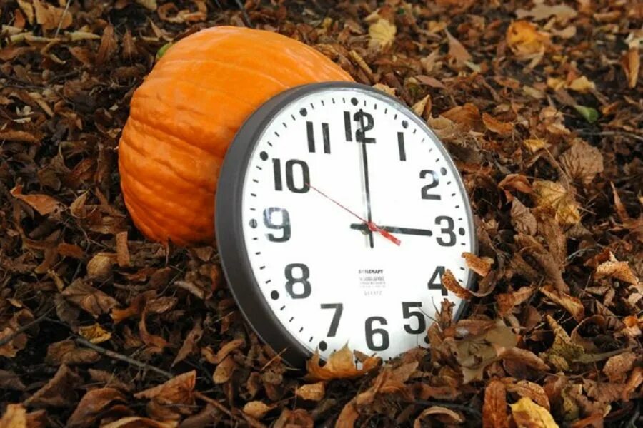 Когда начинается летнее время. Daylight saving time. Часы лето. Летнее время. Час летнее время.