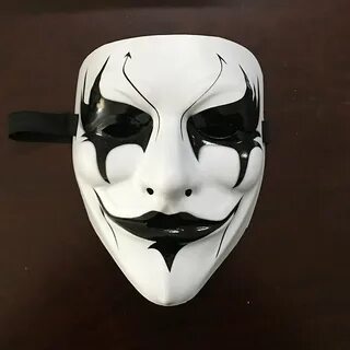 Красивая белая маска