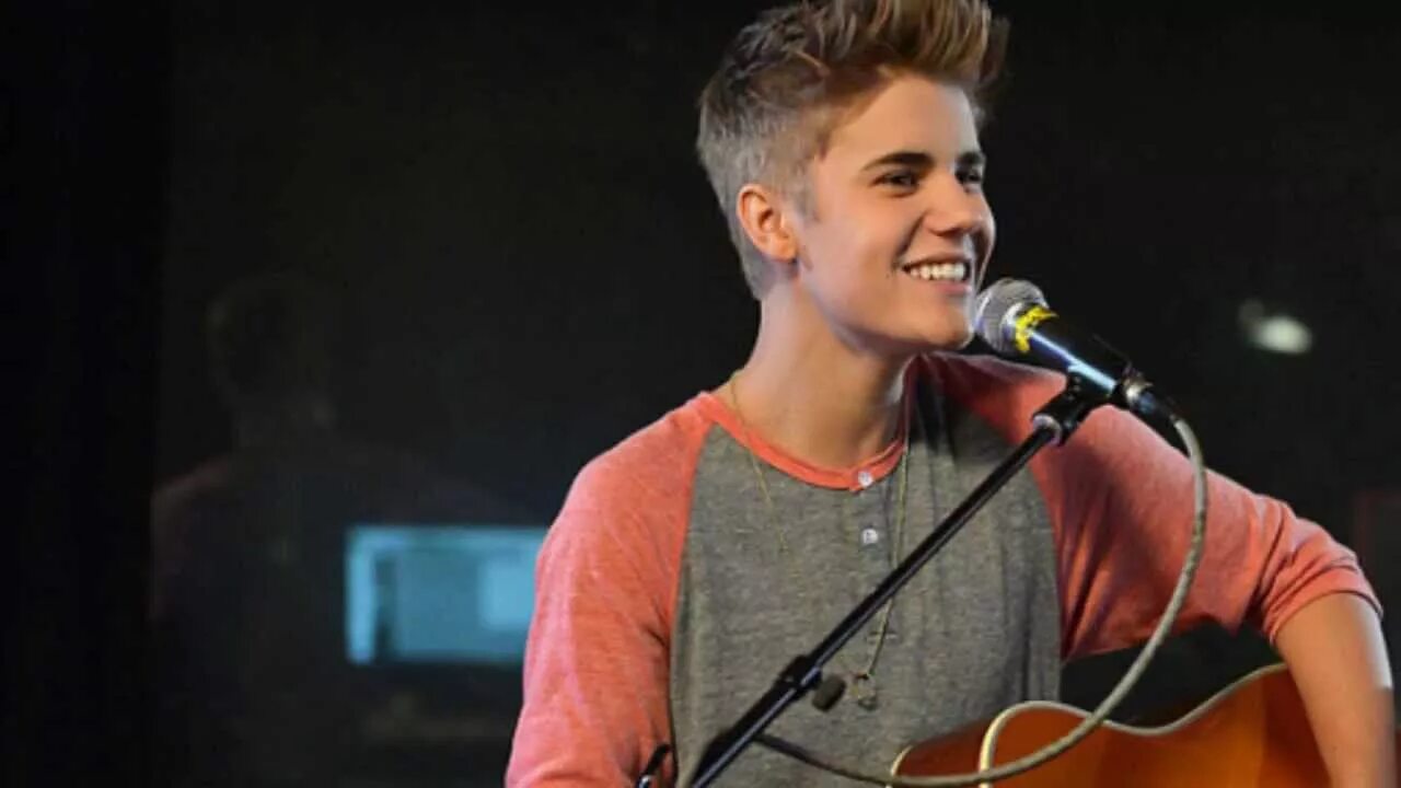 Justin bieber. Джастин бибер старый. Джастин бибер intentions. Джастин бибер. Джастин бин певица.