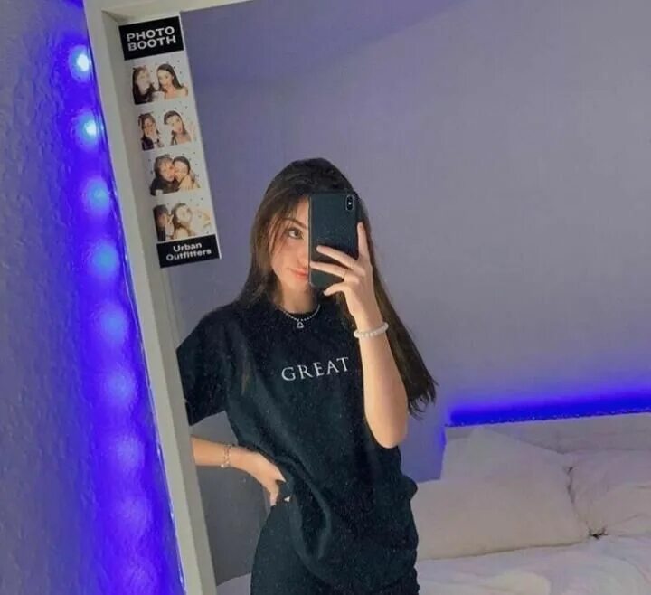 Девушка т девочку. Девушка т девочку. Daisy keech onlyfans. Лаура бадурия. Референсы портрет.