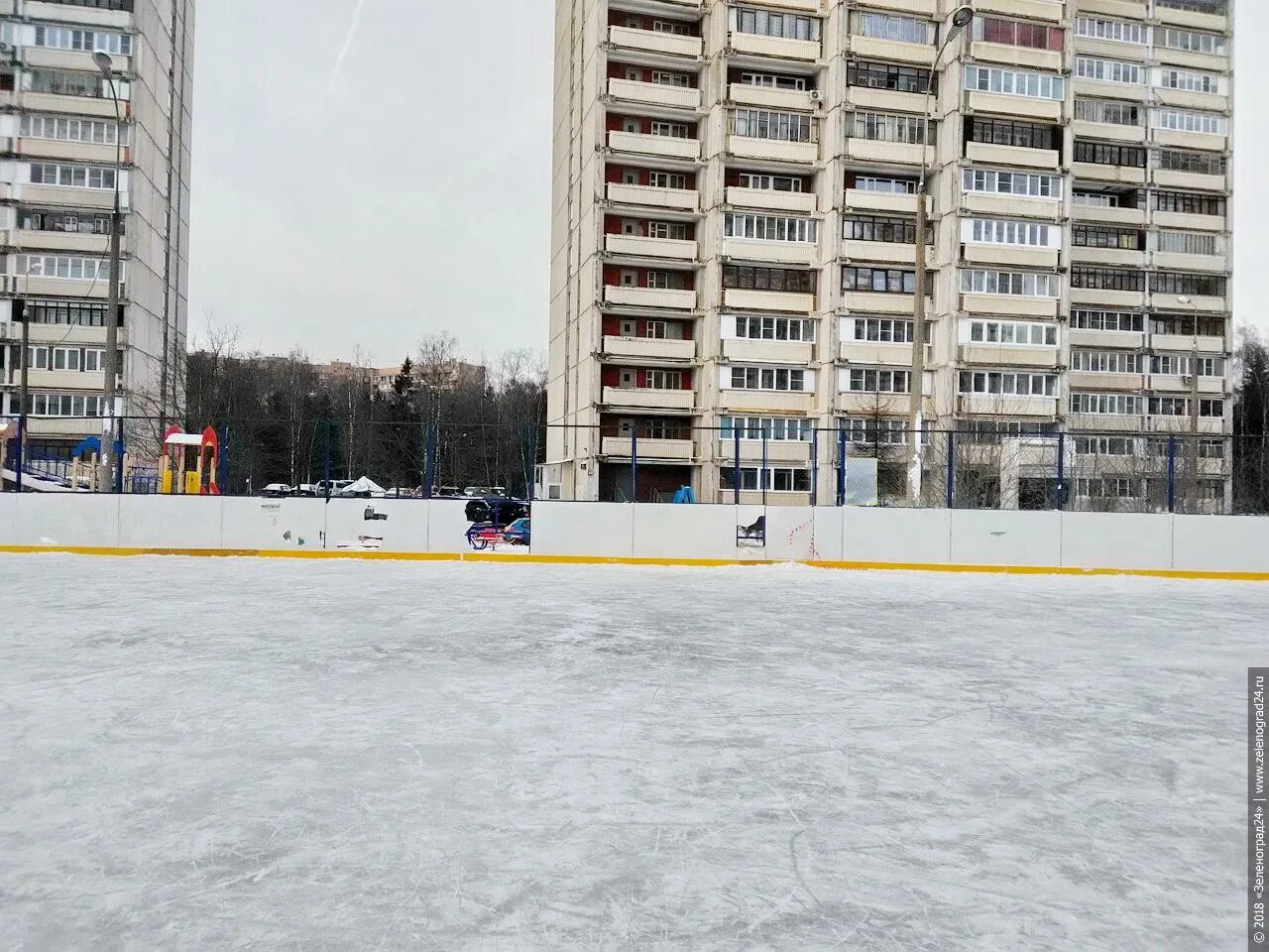 Каток на юности зеленоград. Каток Юность Зеленоград. Каток Зеленоград 16 район. Дворовая площадка каток, Зеленоград. Каток Зеленоград площадь.