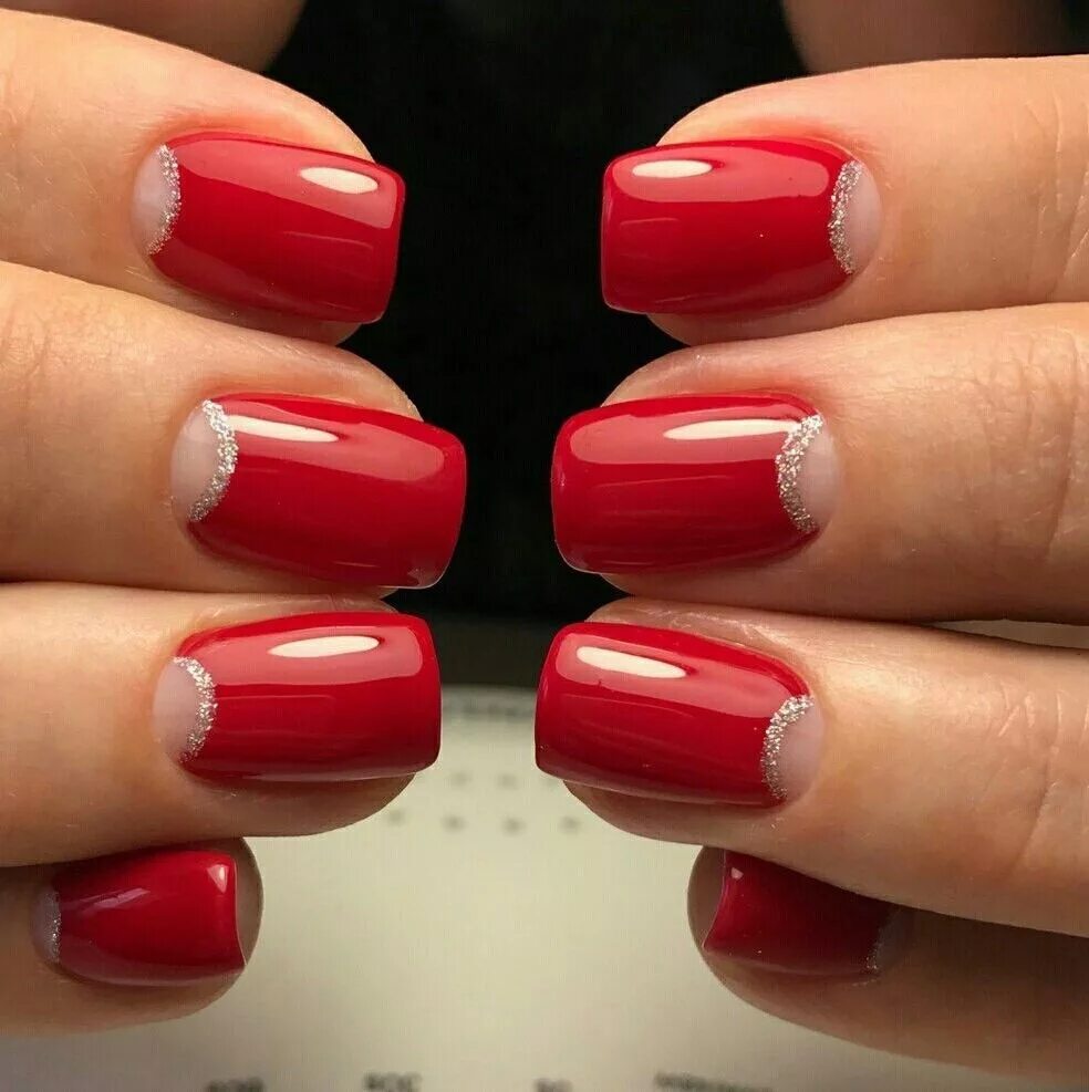 Фрнч скоасными кончтками квадрат. Красный светоотражающий френч. Красный светоотражающий френч. Красный светоотражающий френч. Красный маникюр.