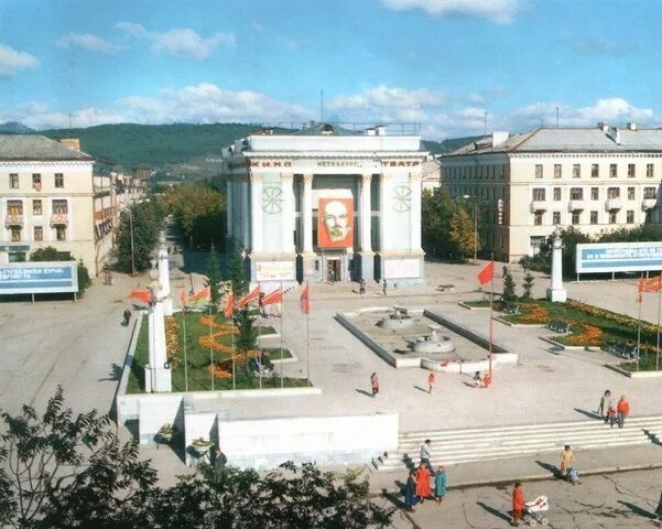 Площадь Металлургов Белорецк. Советская площадь город Белорецк. Кинотеатр Металлург Белорецк. Площадь Металлургов города Белорецк.