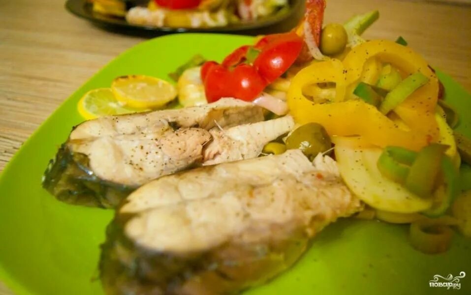 Амур кусочками в духовке. Амур кусочками в духовке. Блюда из белого амура. Амур кусочками в духовке. Белый амур в духовке.