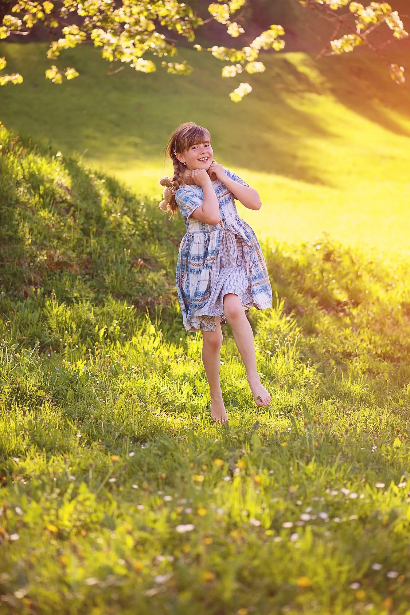 Child nature. Детская фотосессия на природе летом. Дети и природа. Девочка на природе. Летняя фотосессия на природе.