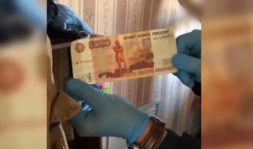Украли 5000 рублей. Фальшивые деньги. Сбыт фальшивых денег.