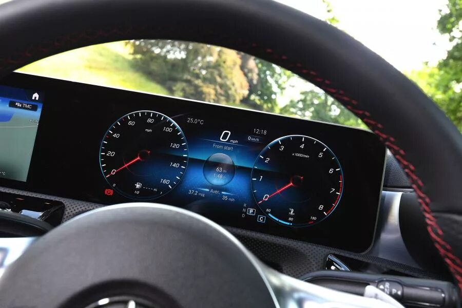 Панель приборов Mercedes-Benz A180 d AMG Line в кузове W177 2018 года выпуска дл