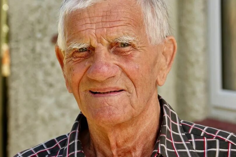 Старики 80 лет. Старик 80 лет. старый мужчина 80 лет. человек 70 лет. мужчина 80 лет фото.