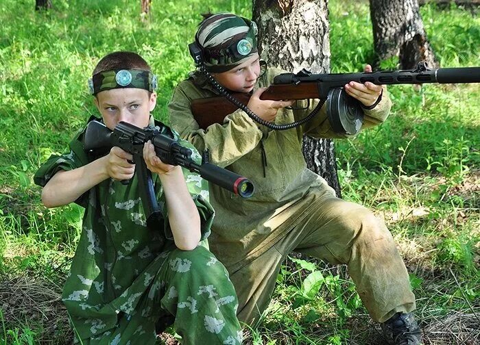 Скольки лет можно играть в страйкбол. АК 74 М лазертаг. Лазертаг Миасс. Страйкбол лазертаг. Лазертаг для детей.