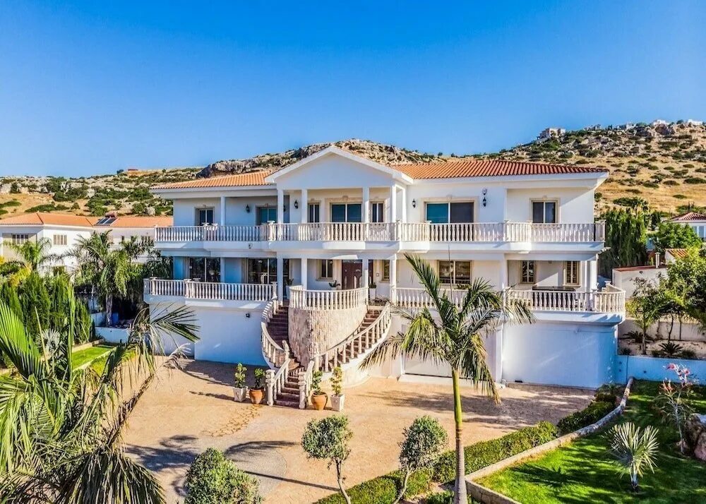 Пейя Кипр. Villa Royale Luxury Villa Cyprus Akamatos Ave. Казино рояль Кипр. Peyia Gardens 7 Complex.
