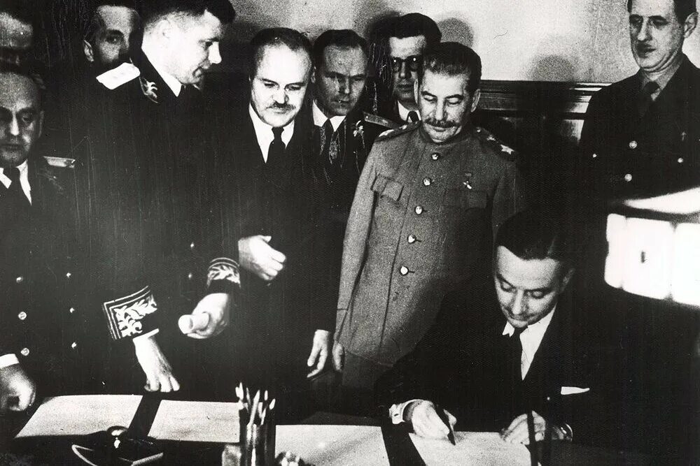 Сталин в 1944 году. Де Голль и Сталин. Де Голль и Сталин 1944.