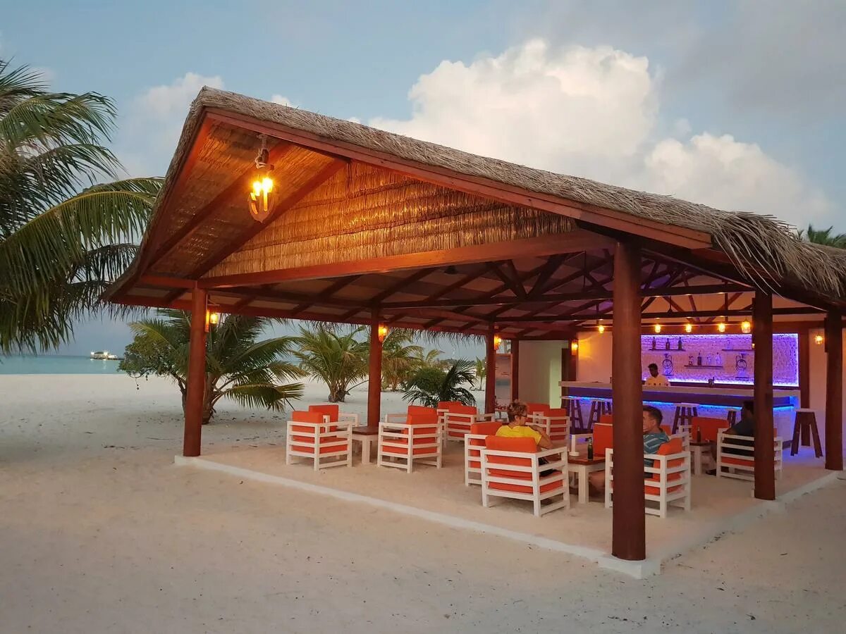 Холидей айленд мальдивы. Kandooma maldives 5. Holiday inn resort kandooma 4*. Сан айленд мальдивы. Holiday inn kandooma maldives.