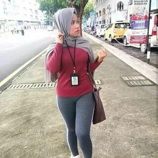 Porno keldi va siydi