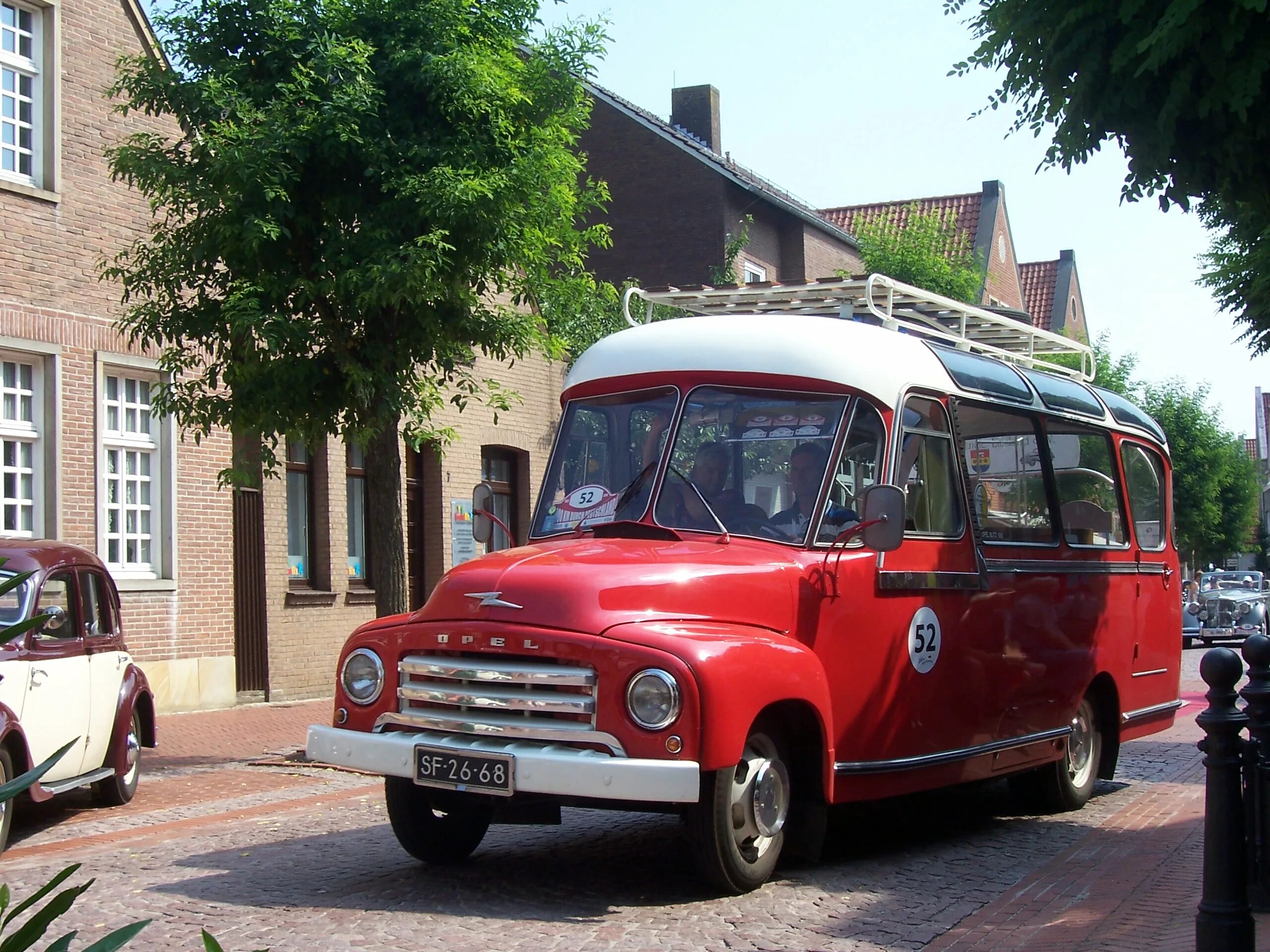 Opel германия. Opel Blitz Bus. Opel Blitz 1952. Opel Blitz 1940 автобус. Opel Blitz первого поколения.