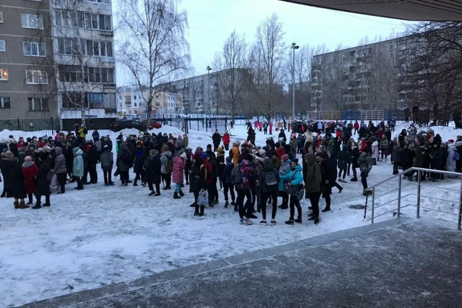 Новости 1 06. Эвакуация школ Уфа. 'Dfrefwbz d IRJK. Эвакуация детей в школе. Эвакуировали из школы.