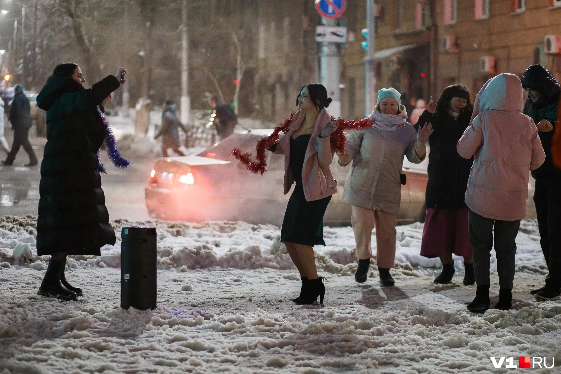 Сегодня 31 декабря. Новогодние гуляния. Рождественские гуляния. Новогодние каникулы. Празднование нового года.