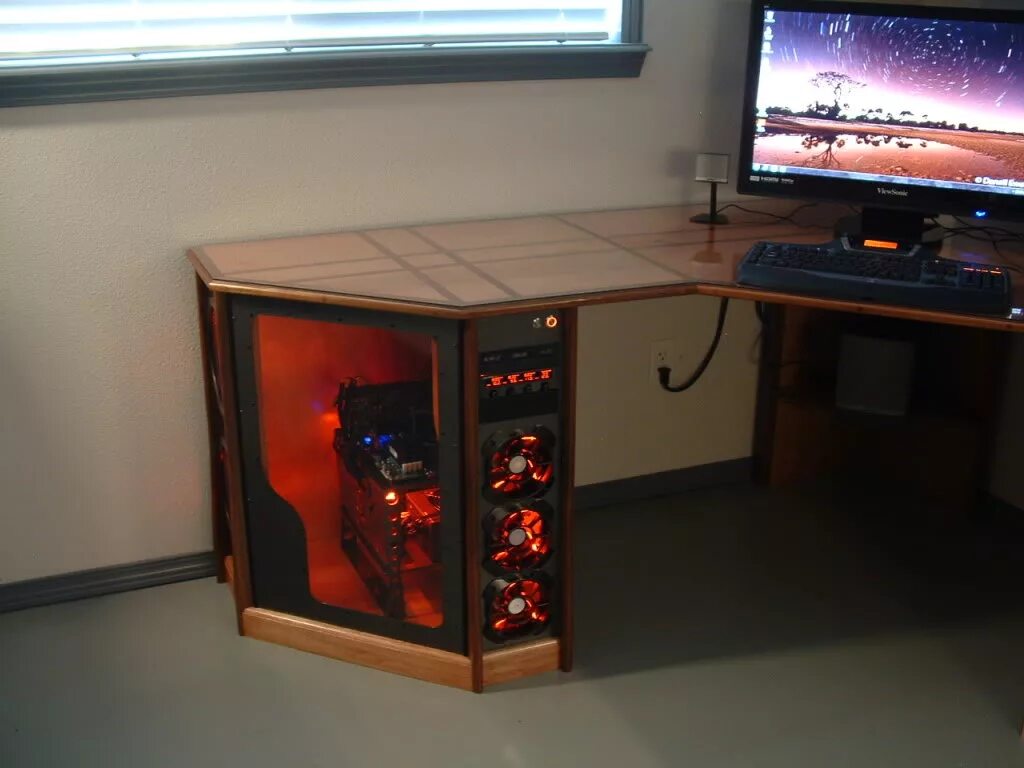 Красивое игровое место. Сделать компьютер игровым. Сделать компьютер игровым. Игровой компьютер. Встроенные компьютерные столы.