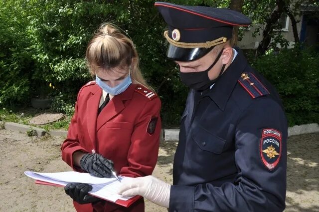 Под видом сотрудников полиции. Полиция и роспотребнадзор. роспотребнадзор смоленск сотрудники. взаимодействие полиции и роспотребнадзора. выгнал роспотребнадзора и полиции.