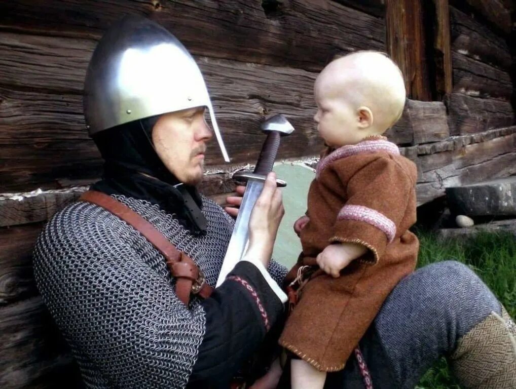 Алексей кортнев с детьми. Фотосессия отец и сын. Купцы в древней руси. Сын руса. Тимберлейк лысый.