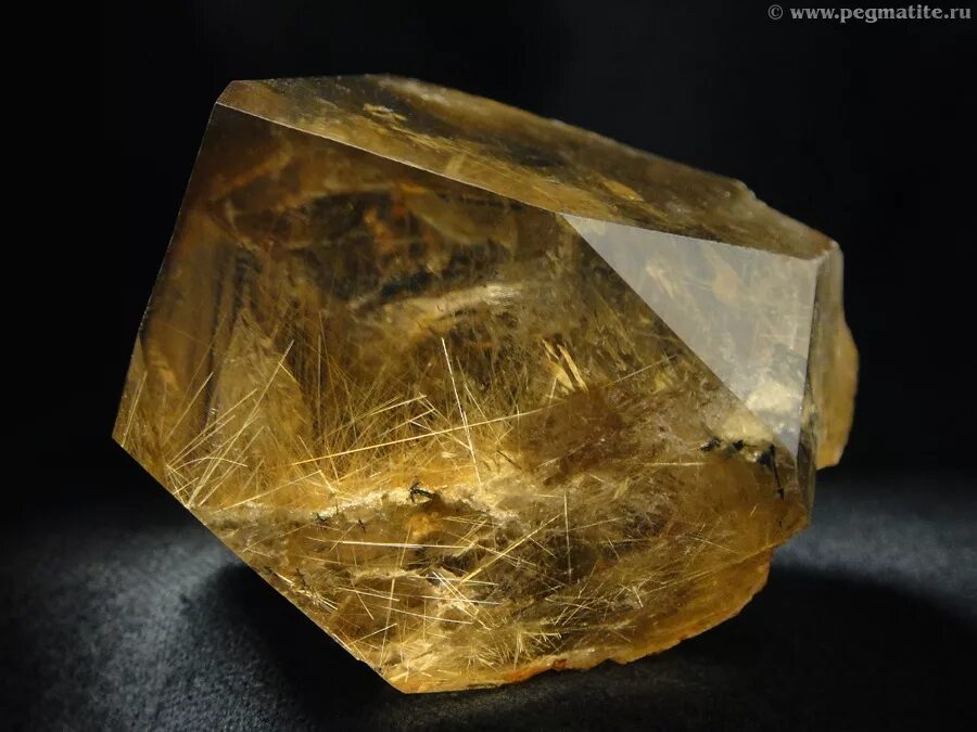 мелкокристаллический кварц. кварц с хлоритом приполярный урал. приполярный кварц. месторождение додо приполярный урал. пуйва приполярный урал.