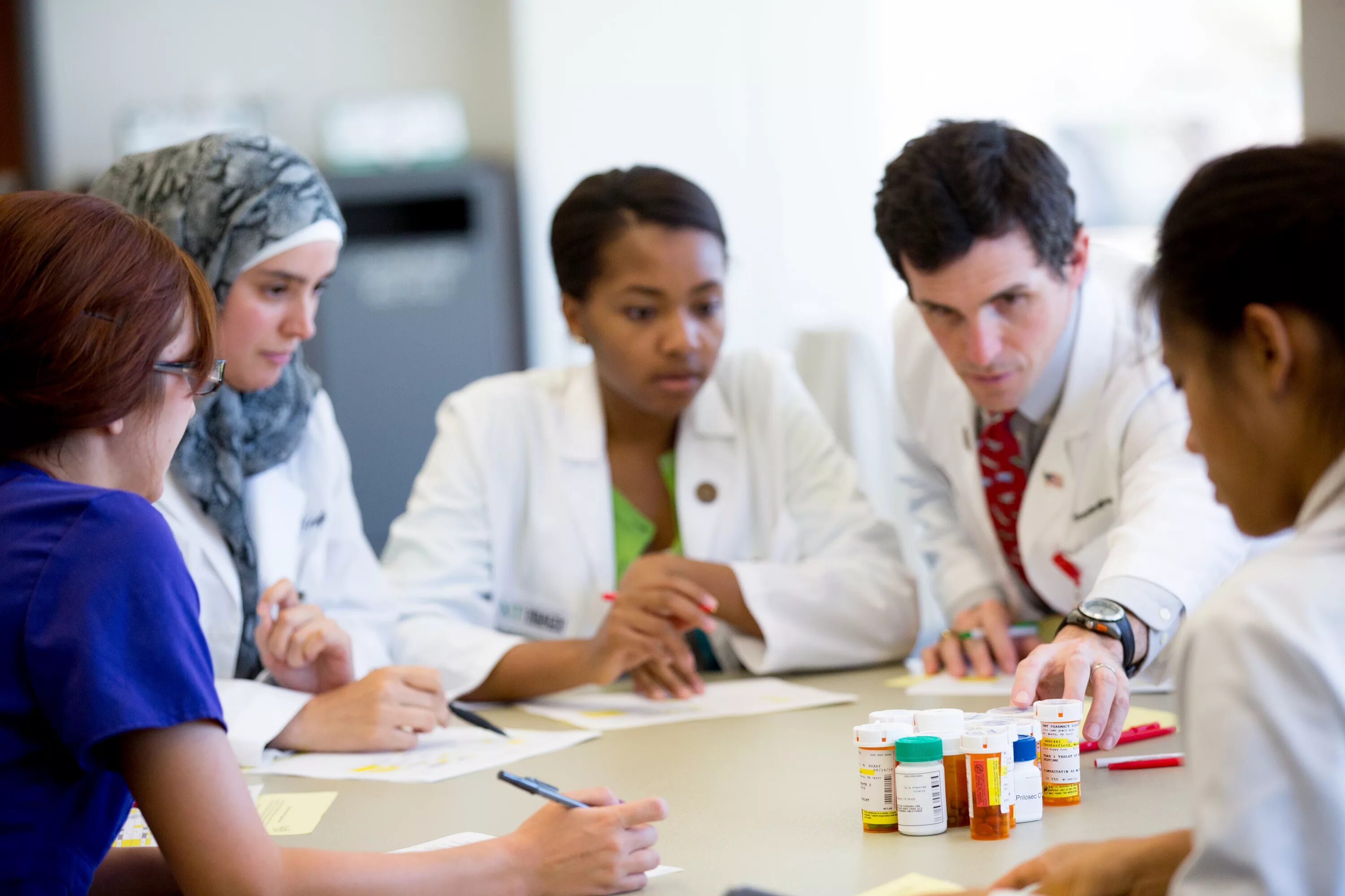 Pharmacy university. Purdue pharma. Японские студенты фармацевты. Pharmacy in english. Студенческая лаборатория.