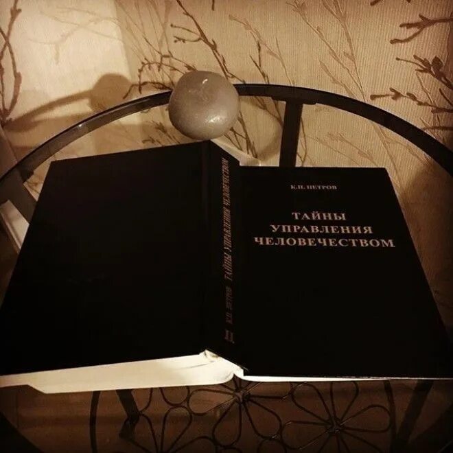 Книга жизни. Интересные названия книг. Смешные названия книг. Смаллиан рэймонд книги. Название книг про жизнь.