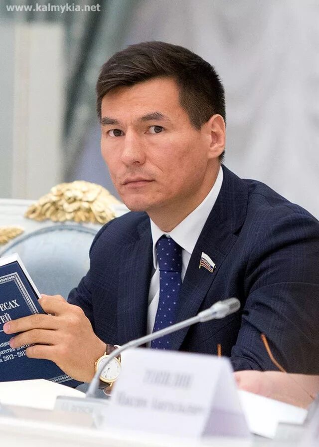 губернатор калмыкии бату хасиков. хасиков бату сергеевич. хасиков глава калмыкии. хасиков бату сергеевич 2022. хасиков бату сергеевич.