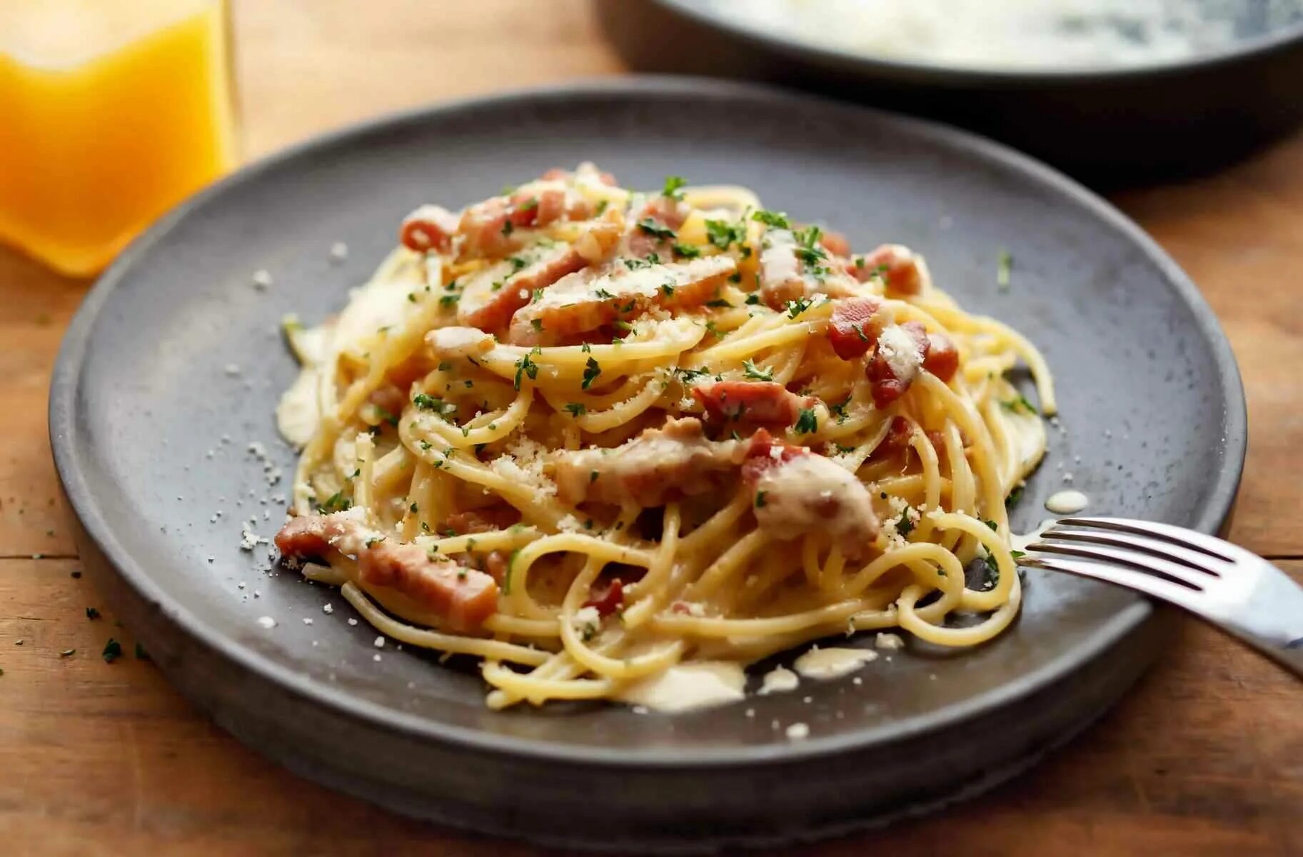 Спагетти милано. Сливки для пасты карбонара. Спагетти карбонара класс. Итальянская паста карбонара. Рецепт пасты со.