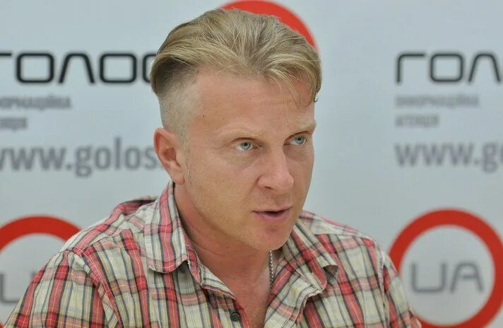 Мои дети говорят по-русски" - жена артиста-русофоба запретила ему общаться с дет