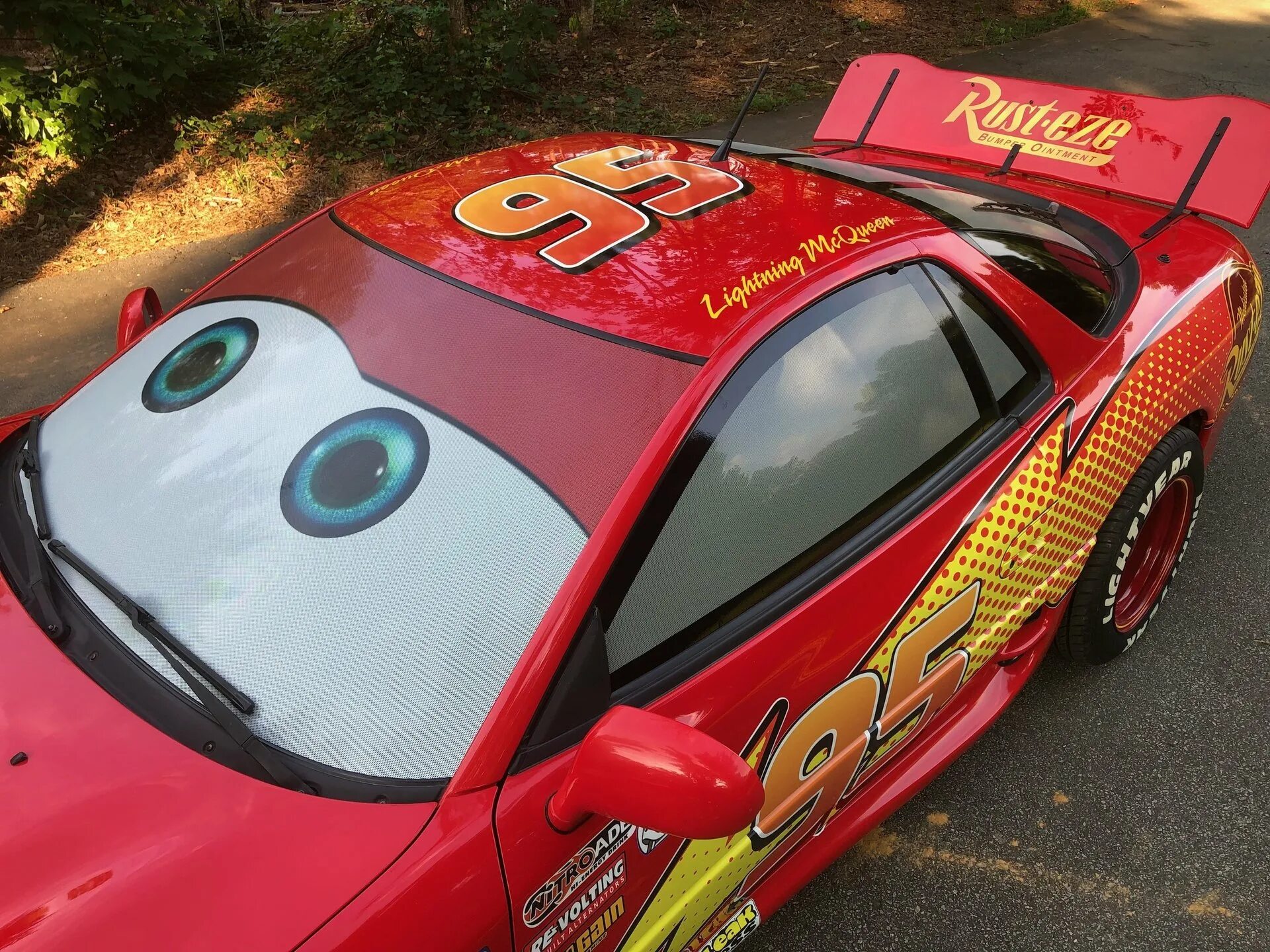 Маквин машина в жизни. Молния Маквин. Молния Маккуин 95. Lightning MCQUEEN. Молния Маккуин 500077.