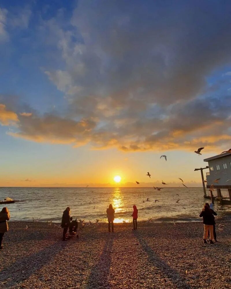 Пляж южный адлер. Пляж адлер 2. Пляж южный 2 в адлере. Пляж огонек адлер. Пляж курортного городка в адлере.