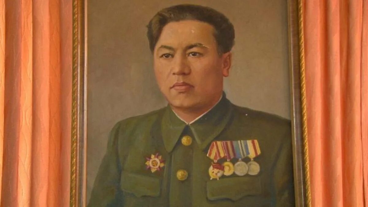 Рахимжан кошкарбаев знамя победы. Рахимжан кошкарбаев рейхстаг. Рақымжан сабитович 96 97 песни. Рақымжан қошқарбаев. Рахимжан кошкарбаев рейхстаг.