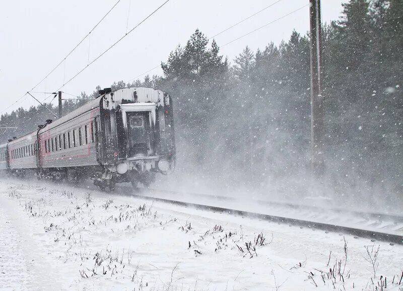 Вагон поезда. Уходящий поезд. Уходящий вагон поезда. Поезд уходит вдаль. Уходящий поезд.