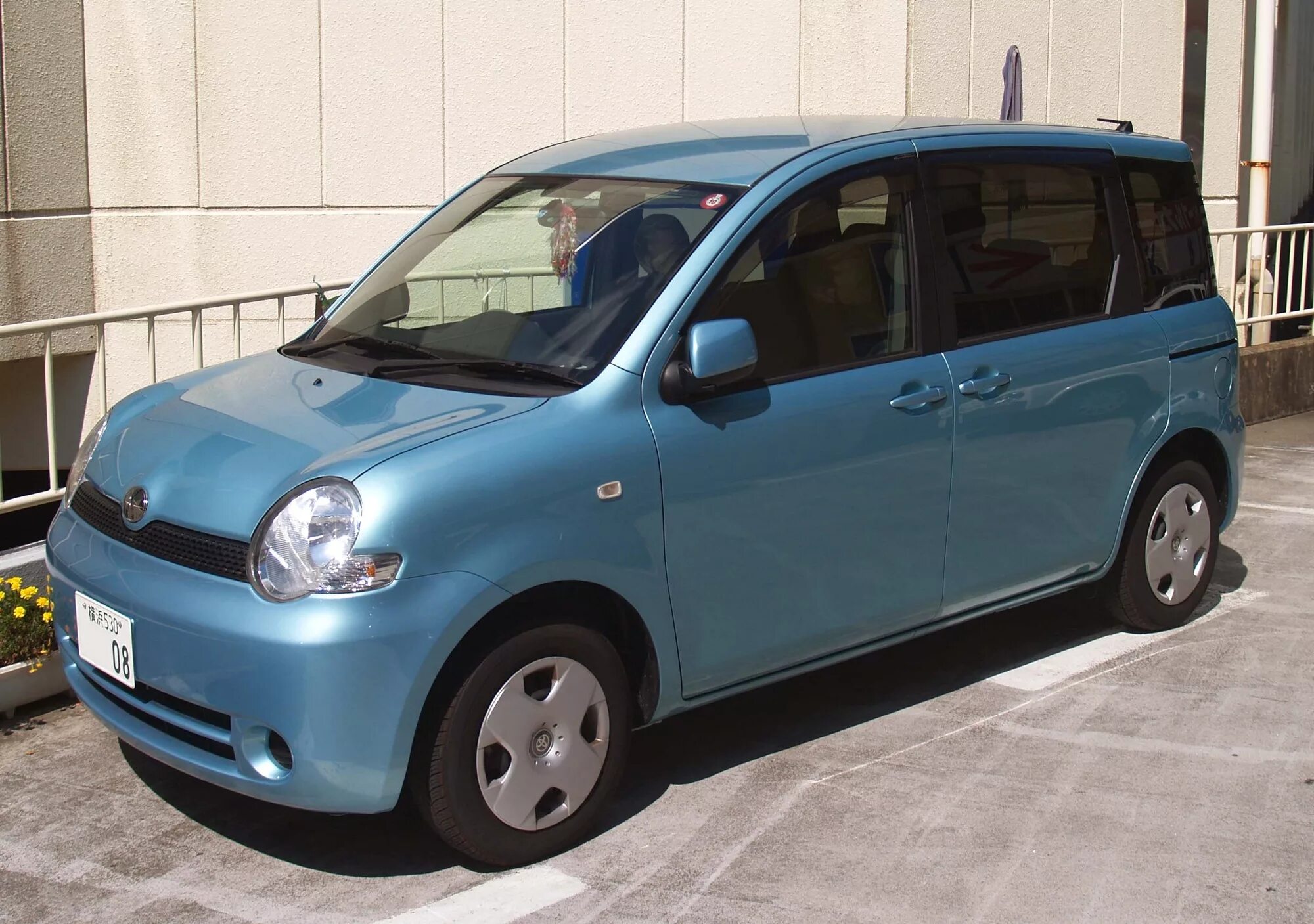Тойота сиента 1 поколение. Toyota sienta 1 поколение. тойота сиента 2023. тойота сиента 2 поколение. тойота сиента 3 поколение.