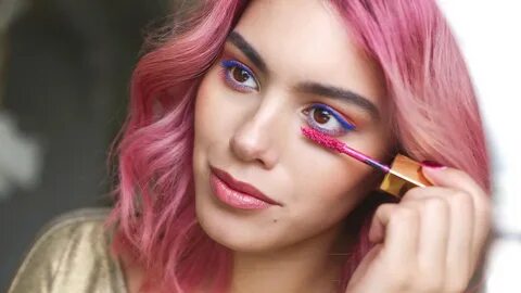 Обои девушка, крупно, макияж, глаза, волосы, губы, красный цвет на рабочий стол