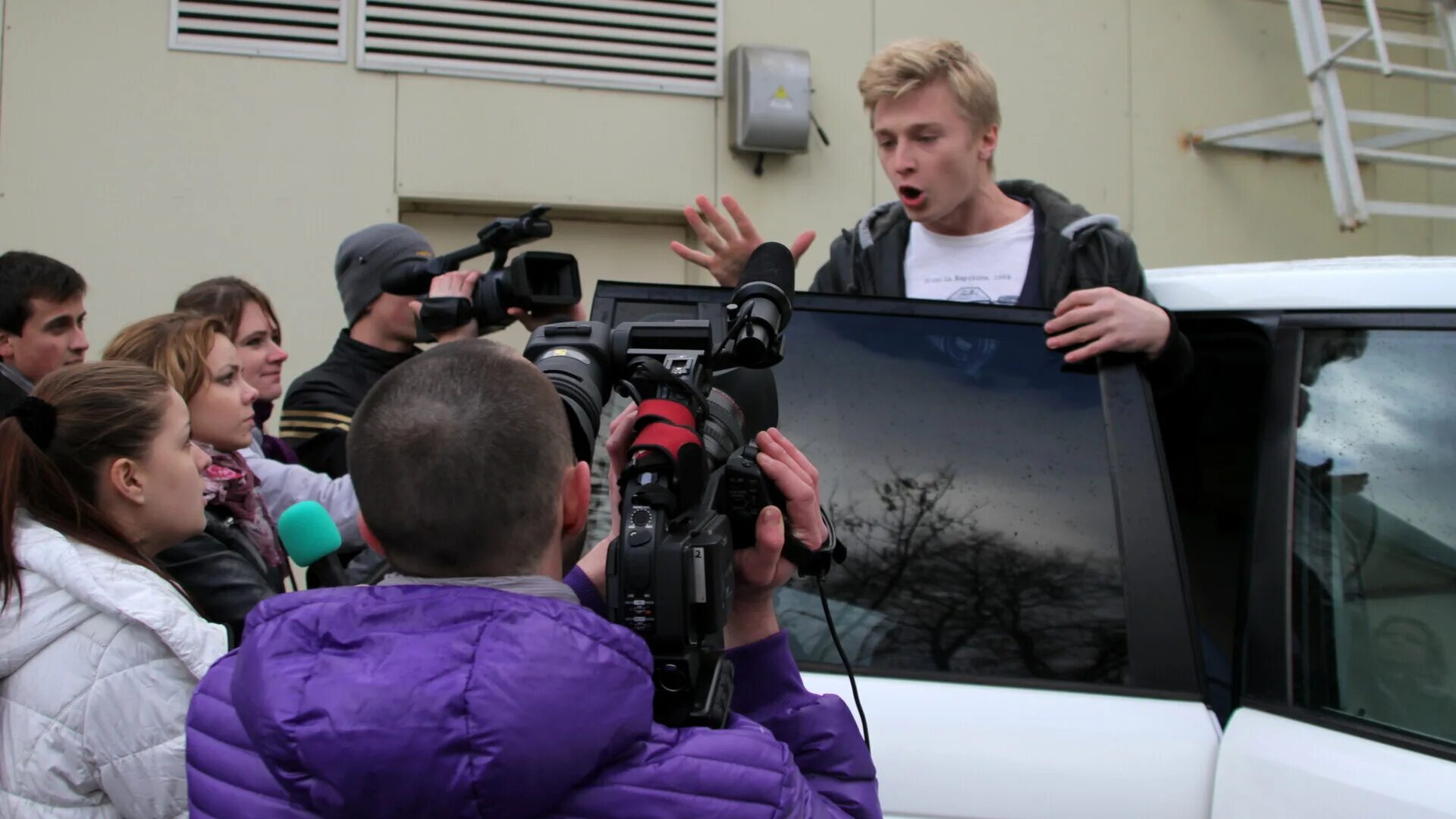 05. актер на сцене. первый второй похоронный. прощание 5. погибшие мобилизованные из челябинской области.