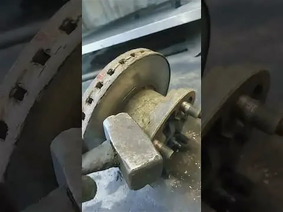 Как переклепать колодки ГАЗ 3307 - YouTube