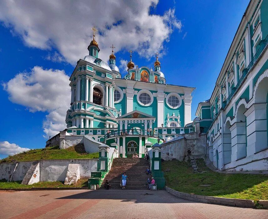 Смоленский индекс города смоленска. Свято-успенский кафедральный собор смоленск. успенский собор смоленск. свято-успенского кафедрального собора г смоленска. смоленский успенский собор двор.