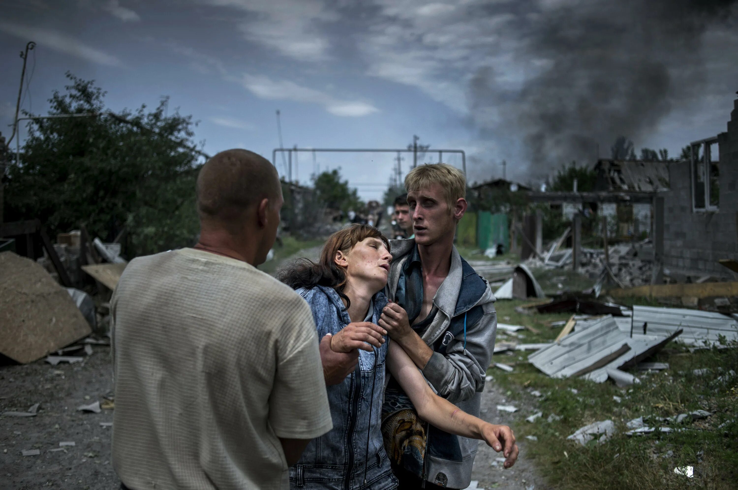 Украина страдает. Станица Луганская 2 июля 2014. Удар по станице Луганской 2 июля 2014.