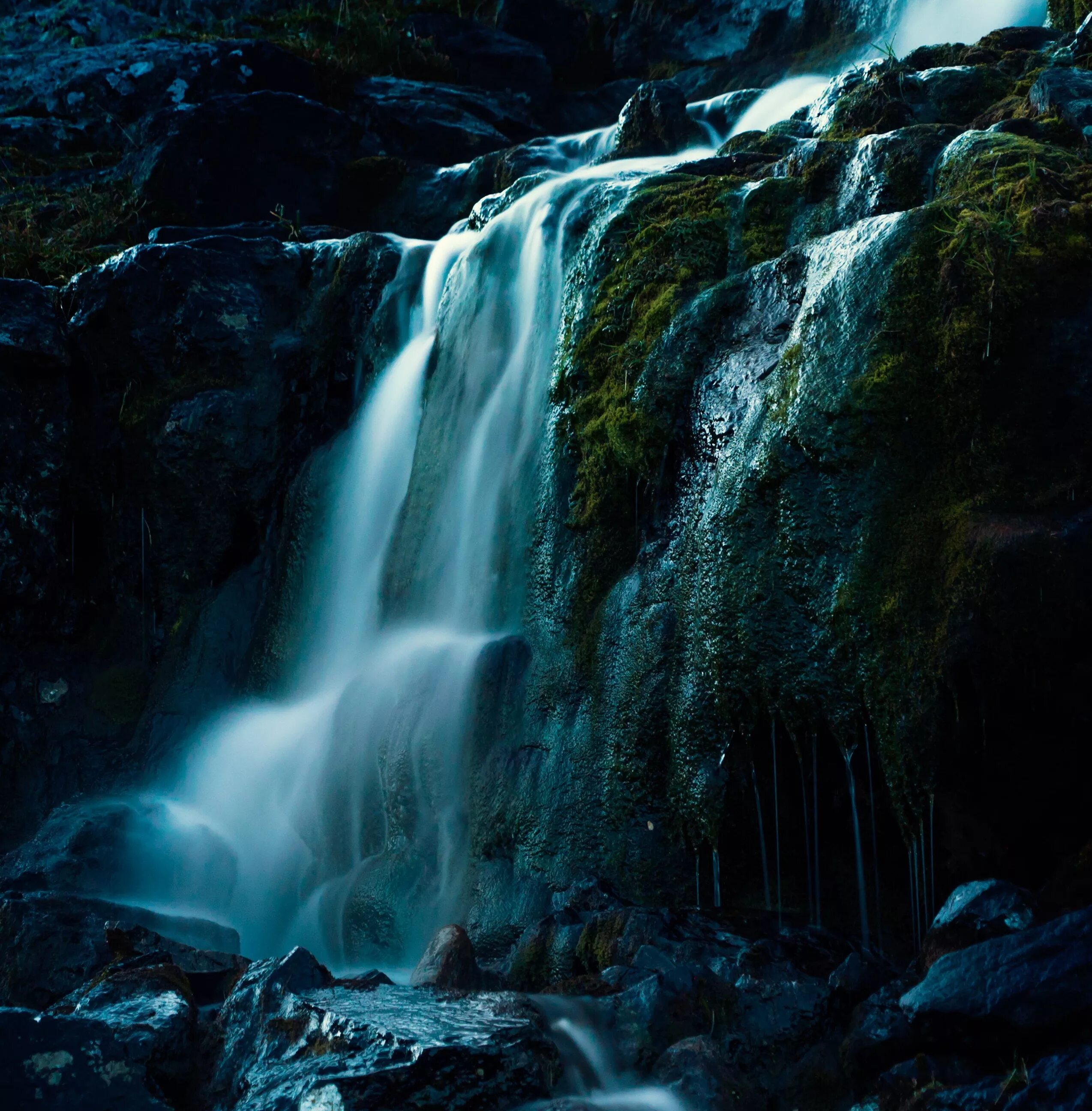 Водопад Фуиписиа. Блоковый водопад. Чашеобразный водопад. Водопад в горах.