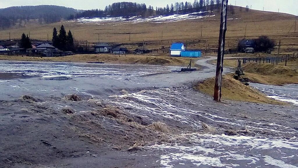 Уровень воды в гайнах на сегодня. Наводнение паводок. Оренбург половодье 2022. Половодье на Алтае 2022. Сыстыг-Хем весной потоп.