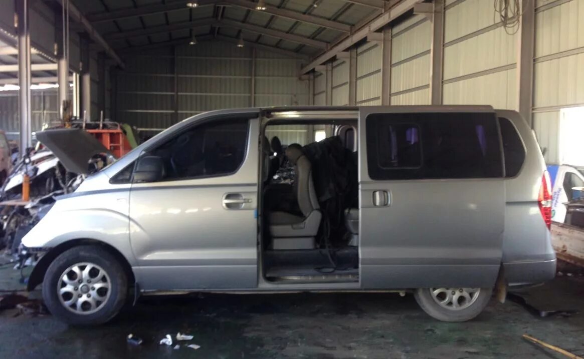 Grand starex h1. Запчасти хендай гранд. Запчасти хендай гранд. Разбор hyundai grand starex. Бампер на hyundai grand starex.