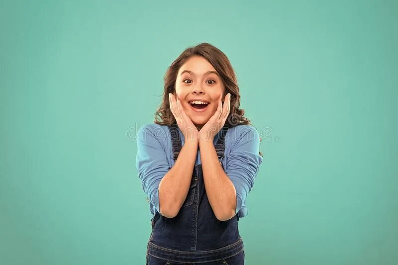 Волнение эмоция. Взволнованная девчонка. Красивая испуганная девушка. Impolite woman. Девушка взволнованно.