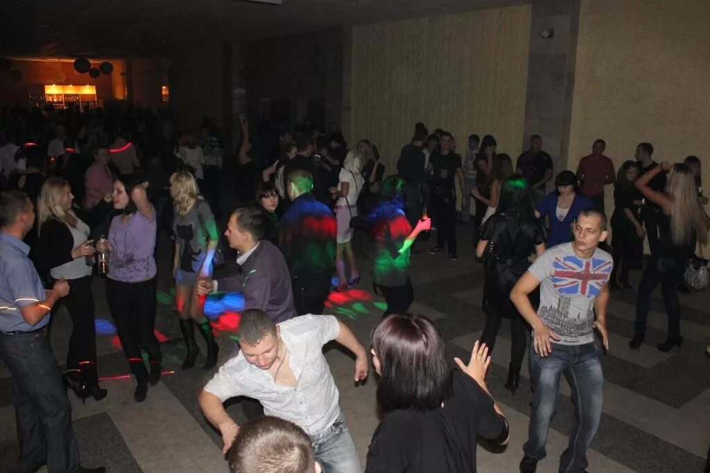 дискотека в клубе. русский рейв. дискотека 2006 год. дискотека 2006 год. вечеринки 2005 года.