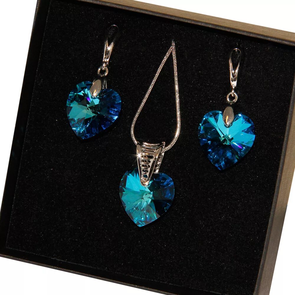 старый логотип сваровски. бриолеты сваровски серьги. сваровски магазин владивосток. сваровски вывеска. сваровски магазин владивосток.